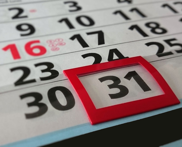 Расписание работы в праздничные дни